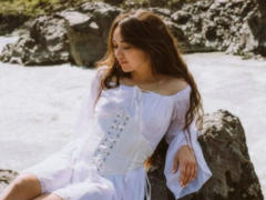 Kristianna-hot - female with brown hair webcam at xLoveCam