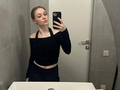 Kristty-hot - female with brown hair webcam at xLoveCam