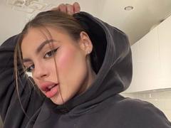 JuliaPolson - female with red hair and  big tits webcam at LiveJasmin