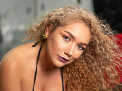 KyleiRousse - blond female with  big tits webcam at xLoveCam