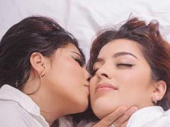 KymAndLanna - female with brown hair webcam at LiveJasmin