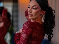 KyraReign - female with black hair and  big tits webcam at xLoveCam