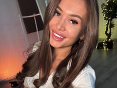 KyssaraPlay - female with brown hair webcam at xLoveCam