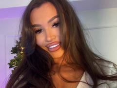 KyssaraPlay - female with brown hair webcam at xLoveCam