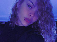 kyraX - female webcam at xLoveCam