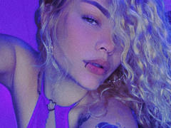 kyraX - female webcam at xLoveCam