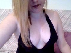 SweetySexy - female with brown hair webcam at xLoveCam