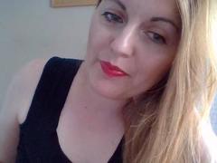 SweetySexy - female with brown hair webcam at xLoveCam