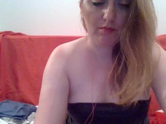 SweetySexy - female with brown hair webcam at xLoveCam