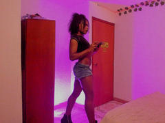 LaGoldie from xLoveCam