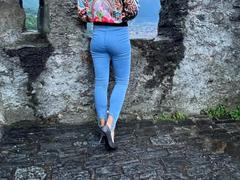 LaPresuntuosa-hot - female with brown hair webcam at xLoveCam