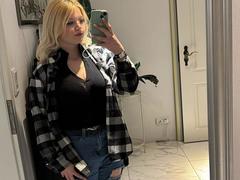 LaVani-hot - blond female webcam at xLoveCam