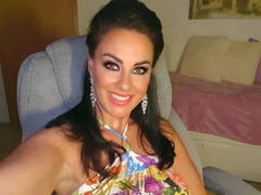 LaauraNEW21-hot - female with black hair and  big tits webcam at xLoveCam