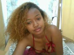 LabelleBruneS - female webcam at xLoveCam