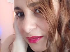 LaceySwit - female with brown hair webcam at xLoveCam