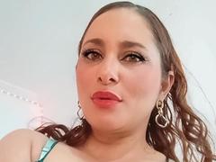 LaceySwit - female with brown hair webcam at xLoveCam