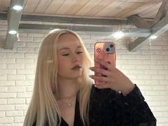 LacreshaZank from xLoveCam