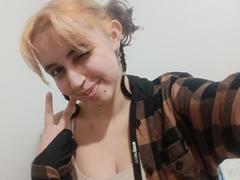 LadyAhri - female webcam at xLoveCam