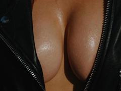 LadyCaramel from xLoveCam