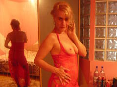 cleomaturewoman - blond female with  big tits webcam at ImLive