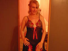 cleomaturewoman - blond female with  big tits webcam at ImLive