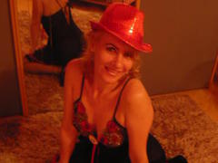 cleomaturewoman - blond female with  big tits webcam at ImLive