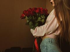 LadyJRouses from xLoveCam