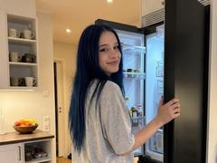 LaineNewmon - female with black hair webcam at xLoveCam