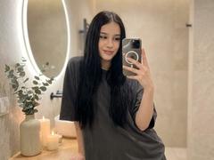 LaineNewmon - female with black hair webcam at xLoveCam