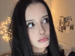 LaineNewmon - female with black hair webcam at xLoveCam