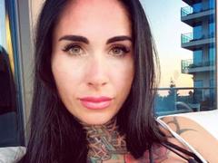LadyPina-hot - female with black hair webcam at xLoveCam