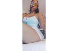 QueenSexyLove69 - female with black hair and  small tits webcam at xLoveCam