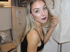 Lady-Khaleesi - blond female webcam at xLoveCam