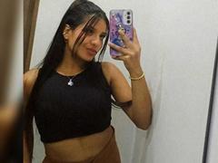 LailaBarker - female with brown hair webcam at xLoveCam