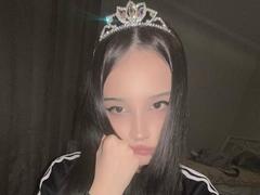 LaineNewmon - female with black hair webcam at xLoveCam