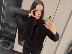 LaineNewmon - female with black hair webcam at xLoveCam