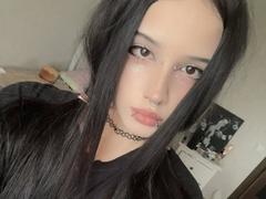 LaineNewmon - female with black hair webcam at xLoveCam