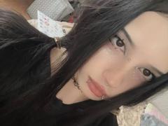 LaineNewmon - female with black hair webcam at xLoveCam