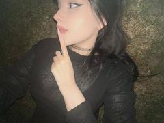 LaineNewmon - female with black hair webcam at xLoveCam