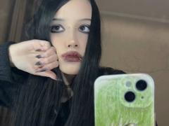 LaineNewmon - female with black hair webcam at xLoveCam