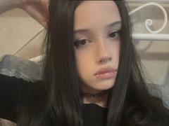LaineNewmon - female with black hair webcam at xLoveCam