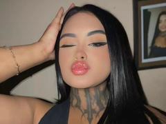 LairaHearvy - female with red hair and  big tits webcam at LiveJasmin