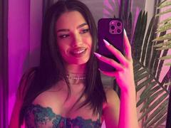 LalaRoze - female with black hair webcam at xLoveCam