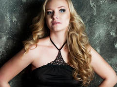 KarinaLover - blond female webcam at xLoveCam