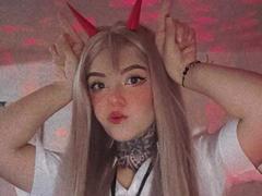 LannieGonzales - female with black hair webcam at xLoveCam
