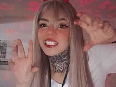 LannieGonzales - female with black hair webcam at xLoveCam