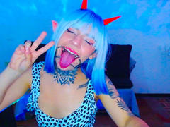 LannieGonzales - female with black hair webcam at xLoveCam
