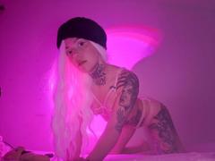 LannieGonzales - female with black hair webcam at xLoveCam