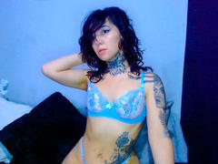 LannieGonzales - female with black hair webcam at xLoveCam