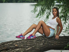 LannieHotX - female with brown hair webcam at xLoveCam